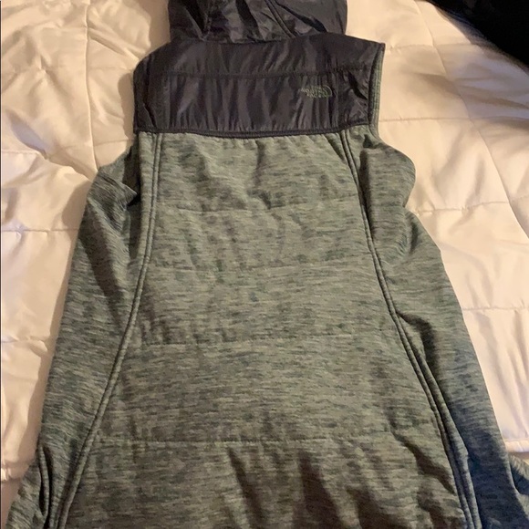 North Face Medium Tunic sleeveless 1/4 zip.  EUC - Picture 3 of 3